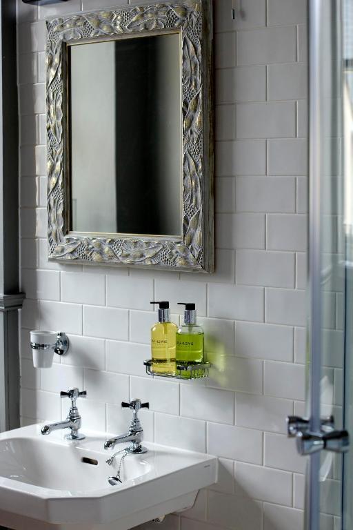 Hotel The Three Crowns Chagford Pokój zdjęcie Soap dispenser