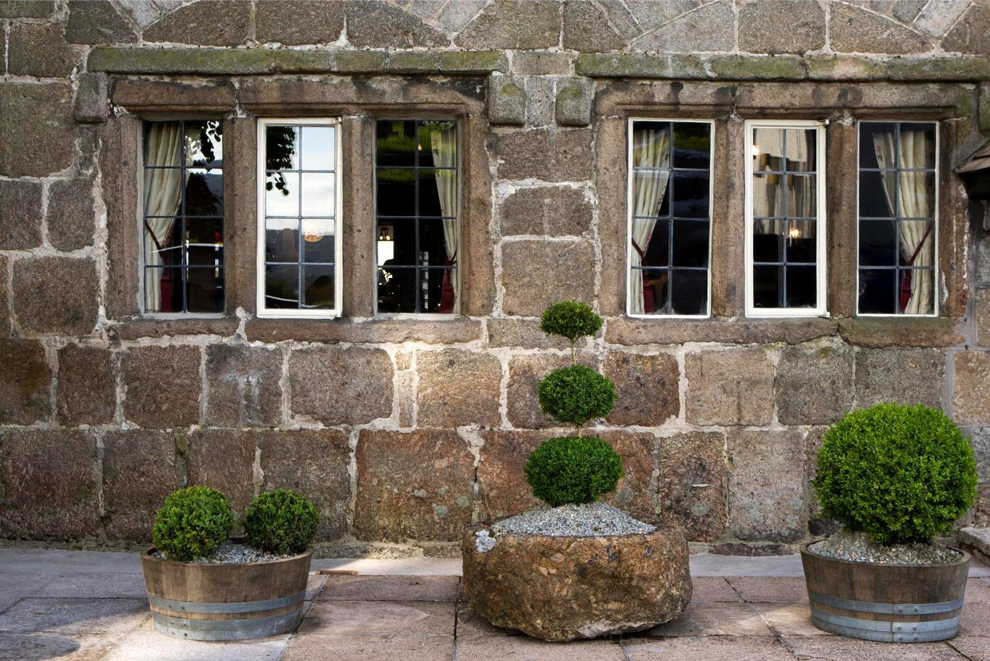 Hotel The Three Crowns Chagford Zewnętrze zdjęcie The old stone mill at the entrance of the brewery