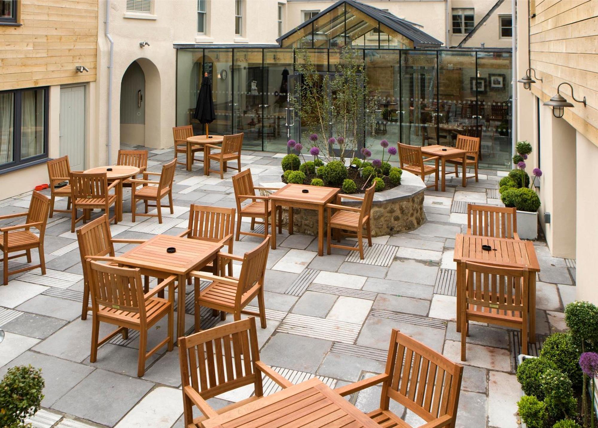 Hotel The Three Crowns Chagford Zewnętrze zdjęcie The courtyard at the hotel