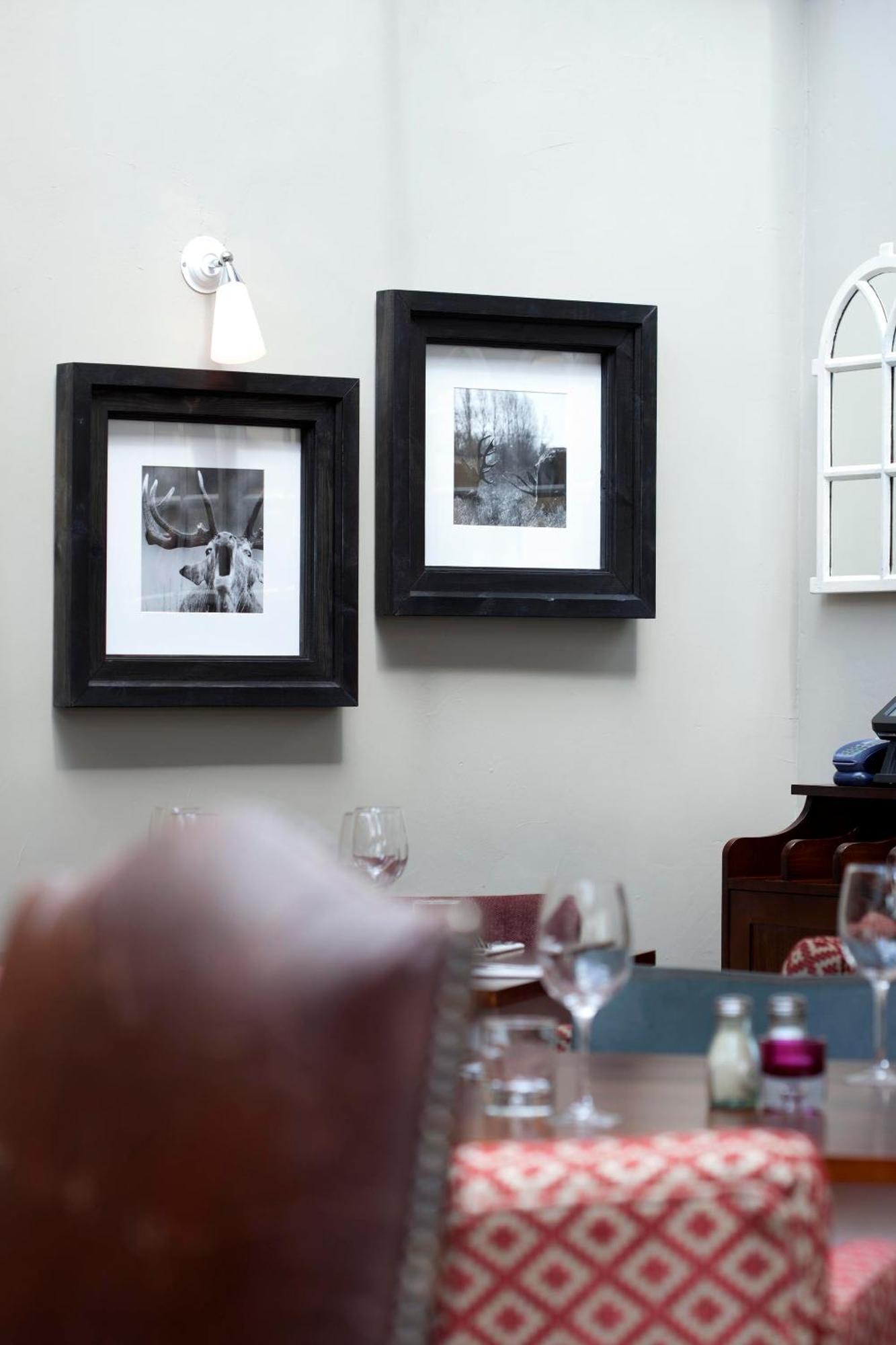Hotel The Three Crowns Chagford Zewnętrze zdjęcie Framed photographs