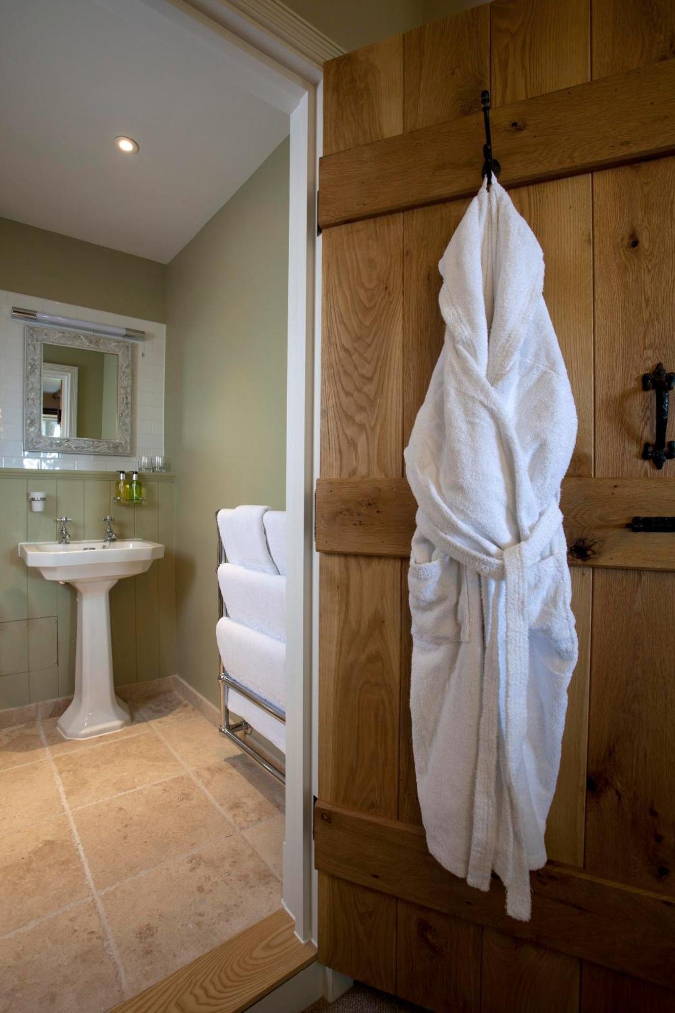 Hotel The Three Crowns Chagford Zewnętrze zdjęcie A bathrobe hanging on a door