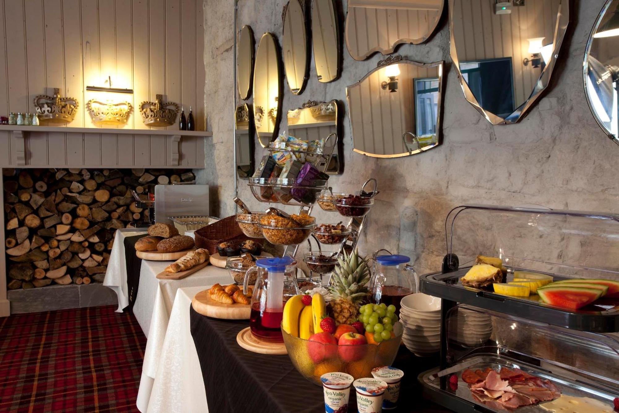 Hotel The Three Crowns Chagford Zewnętrze zdjęcie Breakfast buffet at the hotel