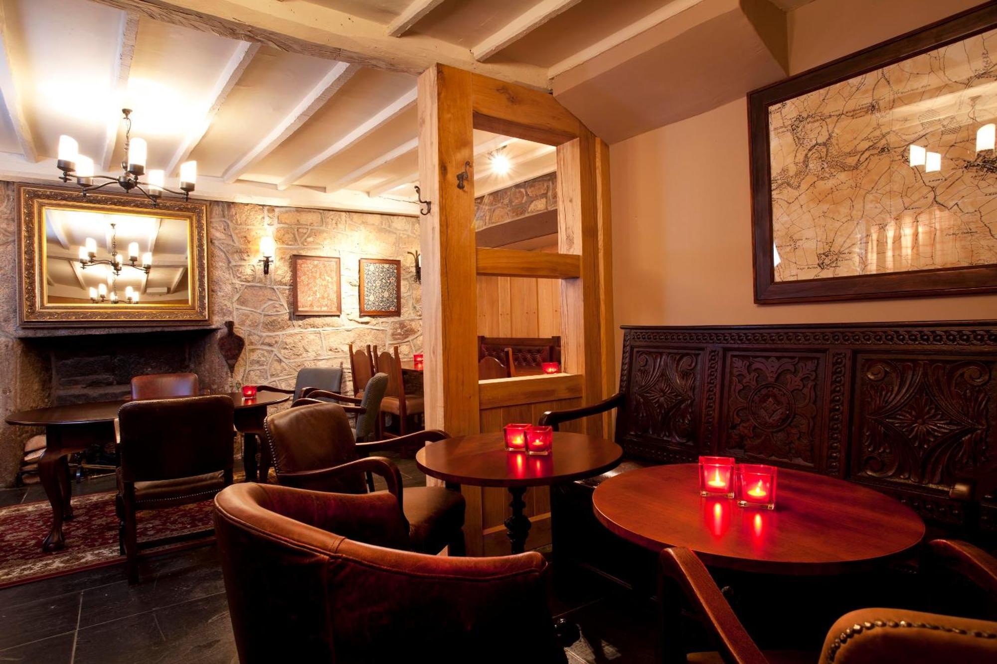 Hotel The Three Crowns Chagford Zewnętrze zdjęcie The interior of the pub