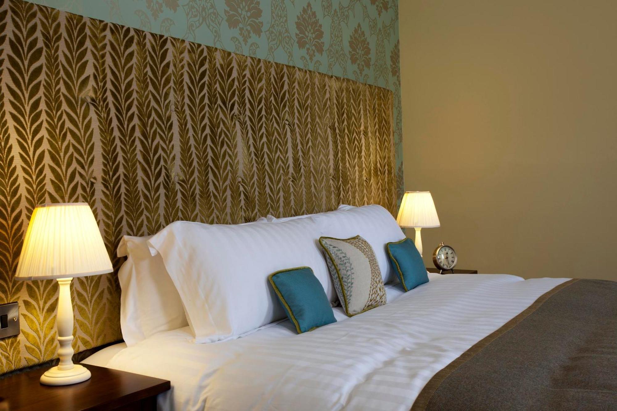 Hotel The Three Crowns Chagford Zewnętrze zdjęcie A bedroom at the hotel