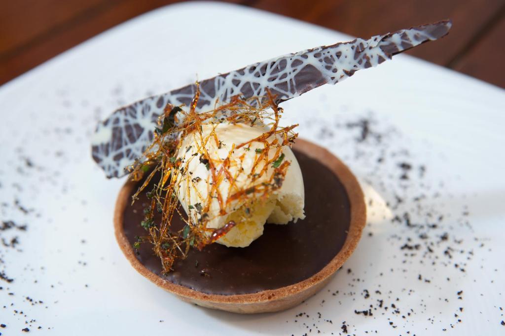 Hotel The Three Crowns Chagford Zewnętrze zdjęcie A chocolate dessert